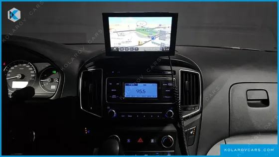 HYUNDAI STAREX 5-SEATER VAN
