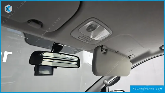 HYUNDAI STAREX 5-SEATER VAN
