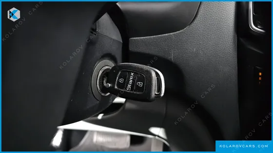 HYUNDAI STAREX 5-SEATER VAN