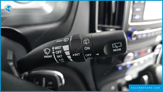 HYUNDAI STAREX 5-SEATER VAN