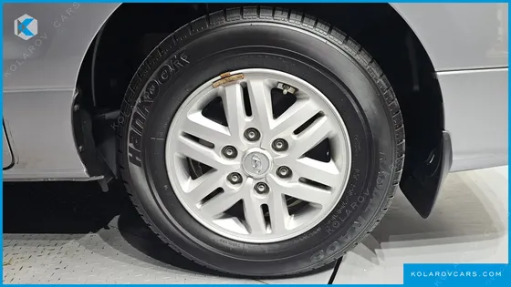 HYUNDAI STAREX 5-SEATER VAN