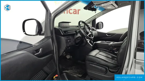 HYUNDAI STARIA CARGO 3-SEATER