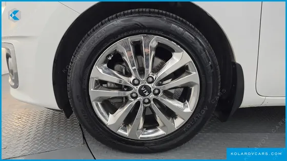 KIA CARNIVAL 9-SEATER PRESTIGE