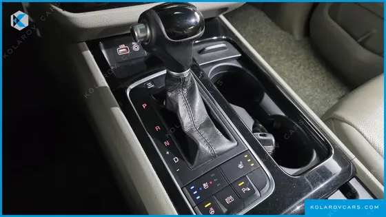 KIA CARNIVAL 9-SEATER PRESTIGE
