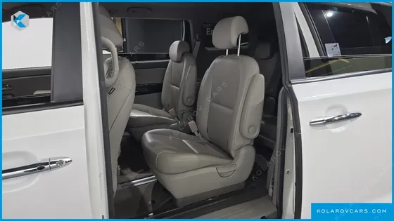 KIA CARNIVAL 9-SEATER PRESTIGE