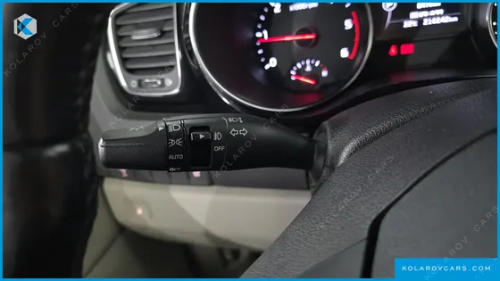 KIA CARNIVAL 9-SEATER PRESTIGE