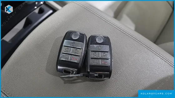 KIA CARNIVAL 9-SEATER PRESTIGE
