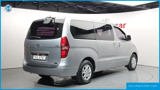HYUNDAI STAREX 5-SEATER VAN