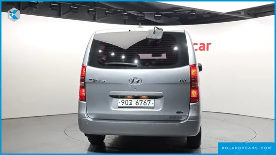 HYUNDAI STAREX 5-SEATER VAN