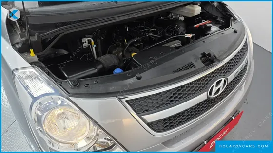 HYUNDAI STAREX 5-SEATER VAN
