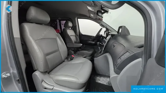 HYUNDAI STAREX 5-SEATER VAN