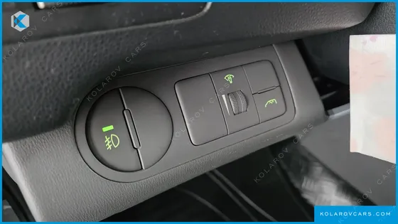 HYUNDAI STAREX 5-SEATER VAN