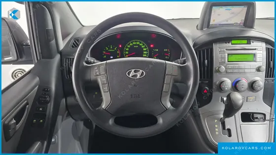 HYUNDAI STAREX 5-SEATER VAN