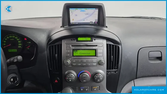 HYUNDAI STAREX 5-SEATER VAN