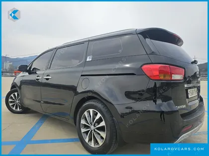 KIA CARNIVAL 9-SEATER LUXURY