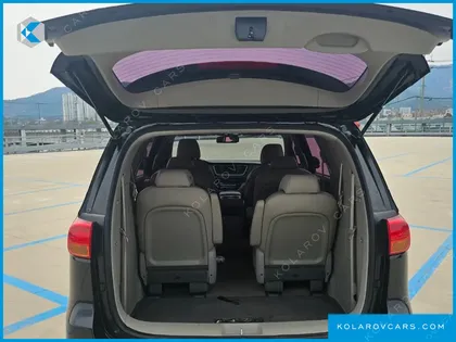 KIA CARNIVAL 9-SEATER LUXURY