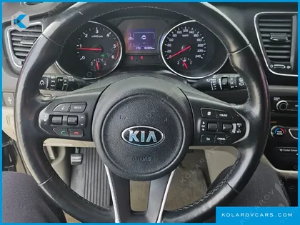 KIA CARNIVAL 9-SEATER LUXURY