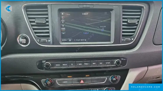 KIA CARNIVAL 9-SEATER LUXURY