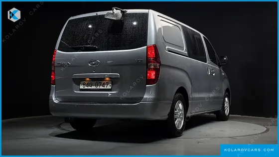 HYUNDAI STAREX 5-SEATER VAN