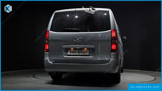 HYUNDAI STAREX 5-SEATER VAN