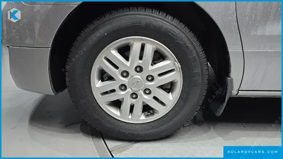 HYUNDAI STAREX 5-SEATER VAN