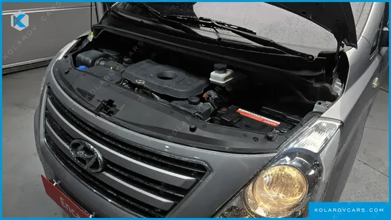 HYUNDAI STAREX 5-SEATER VAN