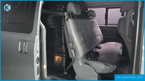 HYUNDAI STAREX 5-SEATER VAN