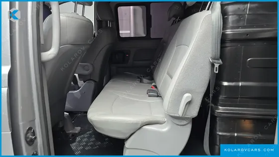HYUNDAI STAREX 5-SEATER VAN