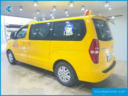 HYUNDAI STAREX GUARD CAR OF CHILDREN