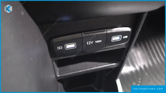 HYUNDAI STARIA L3.5 CARGO 5-SEATER