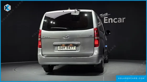 HYUNDAI STAREX 5-SEATER VAN