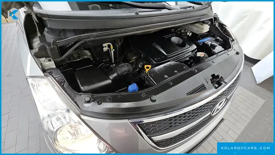 HYUNDAI STAREX 5-SEATER VAN