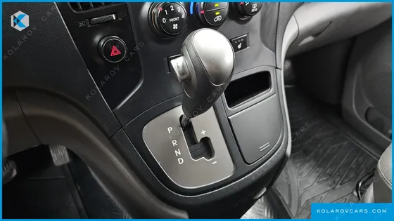 HYUNDAI STAREX 5-SEATER VAN
