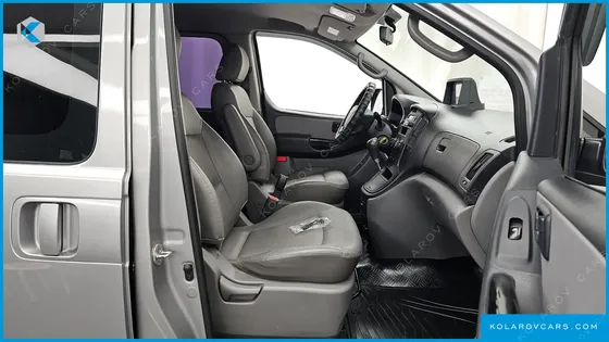 HYUNDAI STAREX 5-SEATER VAN