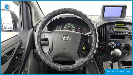 HYUNDAI STAREX 5-SEATER VAN
