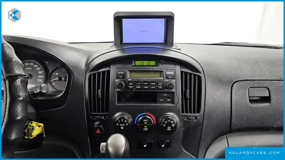 HYUNDAI STAREX 5-SEATER VAN