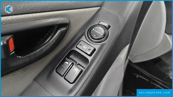 HYUNDAI STAREX 5-SEATER VAN