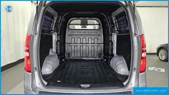 HYUNDAI STAREX 5-SEATER VAN