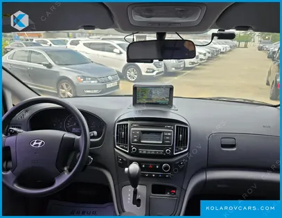 HYUNDAI STAREX 3-SEATER VAN