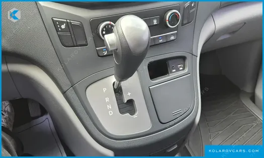 HYUNDAI STAREX 3-SEATER VAN