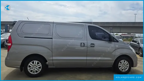 HYUNDAI STAREX 3-SEATER VAN