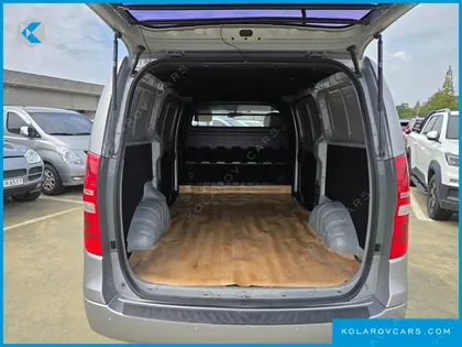 HYUNDAI STAREX 3-SEATER VAN