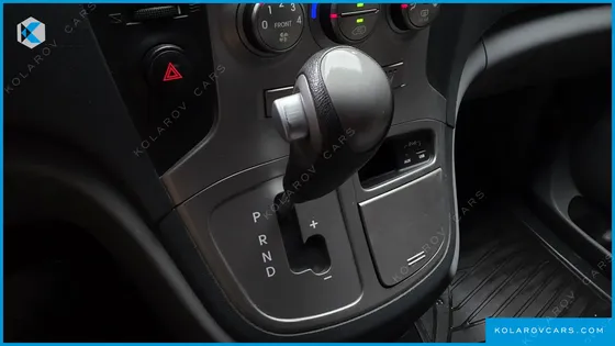 HYUNDAI STAREX 3-SEATER VAN