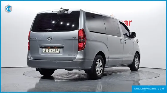 HYUNDAI STAREX 5-SEATER VAN