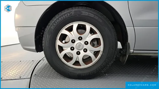 HYUNDAI STAREX 5-SEATER VAN