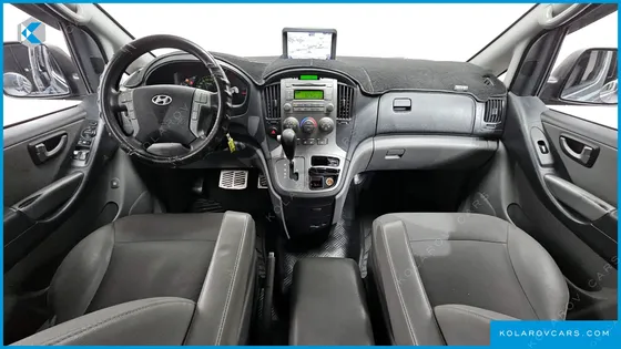 HYUNDAI STAREX 5-SEATER VAN