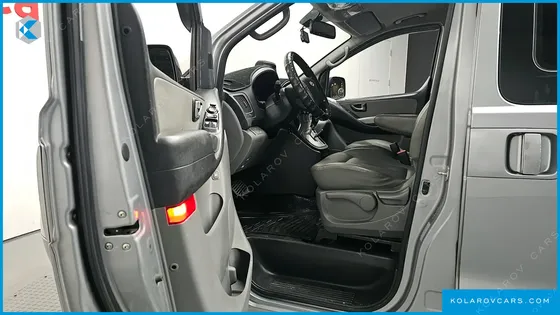 HYUNDAI STAREX 5-SEATER VAN
