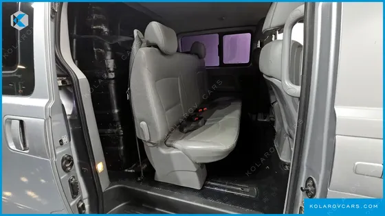 HYUNDAI STAREX 5-SEATER VAN