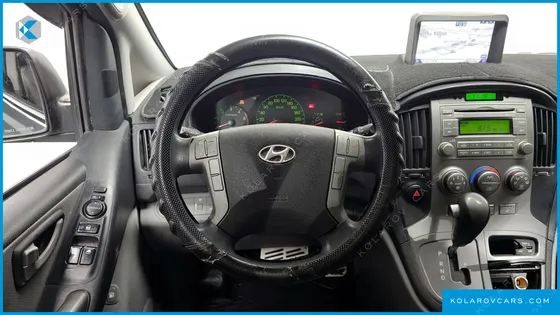 HYUNDAI STAREX 5-SEATER VAN