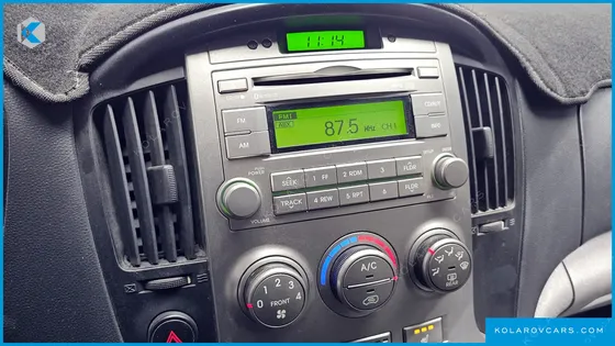 HYUNDAI STAREX 5-SEATER VAN